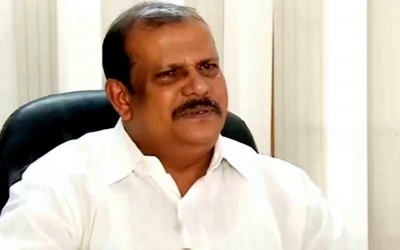 സോളാർ കമ്മീഷന് മുന്നിൽ പറഞ്ഞവ സരിത മജിസ്&zwnj;ട്രേറ്റിന് മുന്നിൽ പറഞ്ഞിരുന്നതാണെന്നും കേസെടുക്കാതിരുന്നത് ഉമ്മൻ ചാണ്ടിയെ രക്ഷിക്കാനായിരുന്നുവെന്നും പി.സി ജോർജ്.