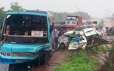 മംഗലാപുരത്ത് സ്കൂള്‍ വാഹനത്തില്‍ ബസ്സിടിച്ച്‌ 8 കുട്ടികള്‍ മരിച്ചു