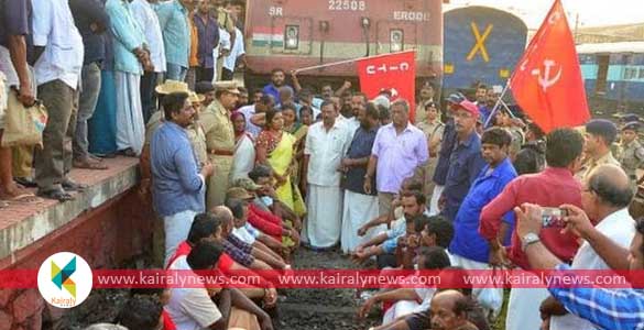 പണിമുടക്ക് ദേശീയതലത്തില്‍ ഭാഗികം: ബംഗാളില്‍ സംഘര്‍ഷം; കേരളത്തില്‍ ജനജീവിതം സ്തംഭിച്ചു