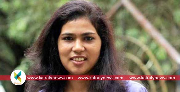 ചെക്ക് കേസ്: രഹ്ന ഫാത്തിമ 2.1 ലക്ഷം രൂപ പിഴയുമടച്ചു ഒരു ദിവസം പ്രതിക്കൂട്ടിലും നിന്നു