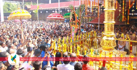 ഏറ്റുമാനൂര്‍ ഉത്സവത്തിന് ഭക്തിനിര്‍ഭരമായ കൊടിയേറ്റം; ഉത്സവബലി ദര്‍ശനം നാളെ മുതല്‍