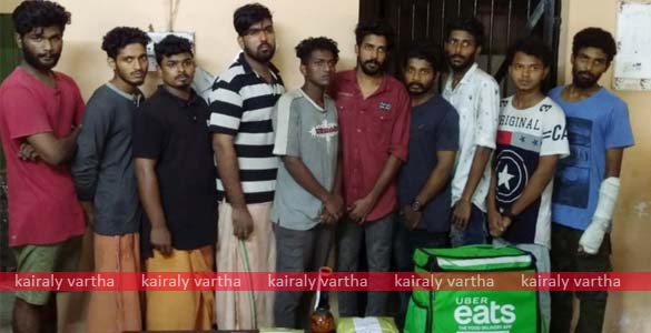 യൂബര്‍ ഫുഡ് വിതരണക്കാരായി ഹൈടെക് കഞ്ചാവ് വിതരണം; പത്തംഗ സംഘം വൈക്കത്ത് അറസ്റ്റില്‍