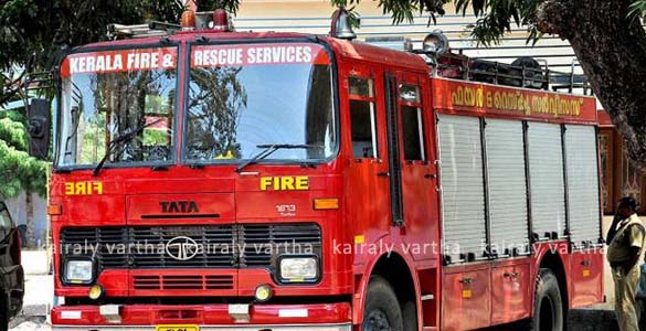 വീടിന് തീപിടിച്ചെന്ന സന്ദേശം കേട്ട് ഓടിയെത്തിയ ഫയർ ഫോഴ്സ് പോലീസിന് പരാതി നല്‍കി മടങ്ങി