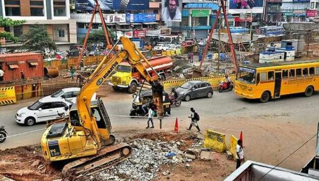 വൈറ്റില മേല്‍പ്പാലം : നിര്‍മ്മാണത്തില്‍ അപാകതയുണ്ടോയെന്ന് കണ്ടെത്താന്‍ വീണ്ടും വിദഗ്ദ പരിശോധന നടത്തും