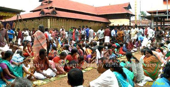 അഷ്ടമിരോഹിണി വള്ളസദ്യ: ആറന്മുള പാർത്ഥസാരഥി ക്ഷേത്രത്തില്‍ വൻ ഭക്തജന തിരക്ക്