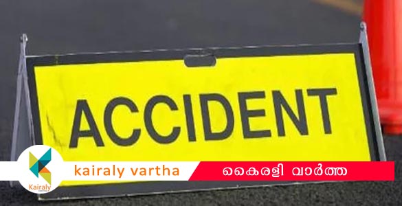 എറണാകുളം കാരിക്കോട് കാർ ലോറിയുമായി കൂട്ടിയിടിച്ച് ഒരു മരണം; രണ്ട് പേര്‍ക്ക് പരിക്ക്