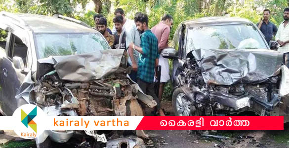 തളിപ്പറമ്പ് ഒടുവള്ളിയിൽ കാറുകൾ കൂട്ടിയിടിച്ച് ആറു പേർക്ക് പരിക്ക്