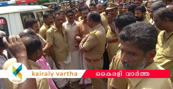 ഓട്ടോറിക്ഷാ സമരം: യാത്രാക്ലേശം പരിഹരിക്കാന്‍ ബദല്‍ സംവിധാനങ്ങള്‍ പരിഗണിക്കുമെന്ന് കോട്ടയം ജില്ലാ കളക്ടര്‍