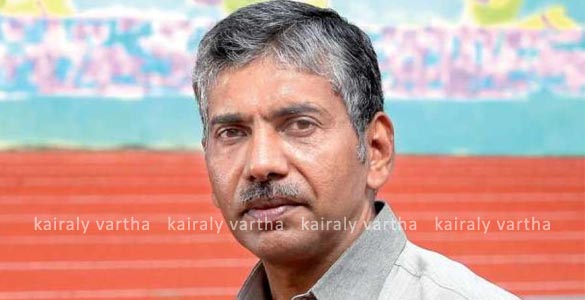 പരശുരാമന്‍റെ മഴുവുമായി മെറ്റല്‍ ഇന്‍ഡസ്ട്രീസ് എം.ഡി ജേക്കബ് തോമസ്