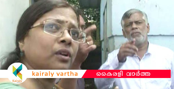 'നിങ്ങളുടെ കുട്ടി ഇവിടെ പഠിക്കുന്നുണ്ടോ?'; ജില്ലാ ജഡ്ജിയുടെ ചോദ്യത്തിന് മുന്നില്‍ പരുങ്ങി സ്കൂള്‍ അധികൃതര്‍