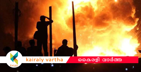 നെന്മാറ വല്ലങ്ങി വെടിക്കെട്ട്​: അനുമതി 15 കിലോയ്ക്ക്​; ഉപയോഗിച്ചത്​ 500 കി​ലോ​യി​ല​ധി​കം വെ​ടി​മ​രു​ന്ന്