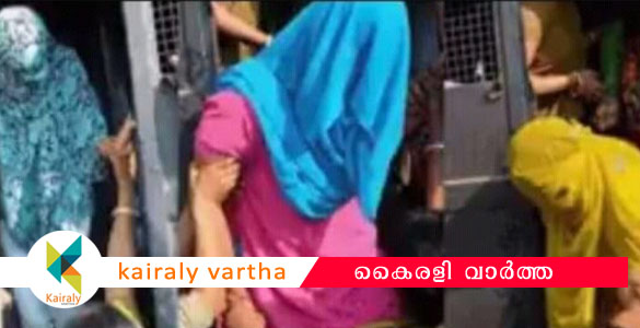 ഓൺലൈൻ പെണ്‍വാണിഭ കേന്ദ്രത്തില്‍ പരിശോധന: നടത്തിപ്പുകാർ അറസ്റ്റിൽ; ഒരു സ്ത്രീയെ പോലീസ് ഓടിച്ചിട്ട് പിടിച്ചു