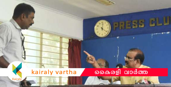 പത്രപ്രവര്‍ത്തകനോട് മോശമായി പെരുമാറി; സെന്‍കുമാറിനെതിരെ മാധ്യമപ്രവര്‍ത്തകര്‍