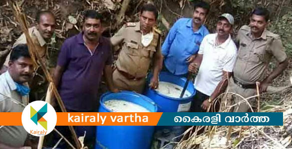 രാമക്കല്‍മേട്‌ വ്യൂ പോയിന്റിനു സമീപം പടുതാക്കുഴിയിൽ സൂക്ഷിച്ച 1300 ലിറ്റര്‍ കോട പിടികൂടി