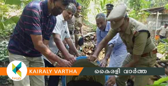 കട്ടപ്പനയിലും അടിമാലിയിലുമായി മണ്ണിൽ കുഴിച്ചിട്ടിരുന്ന 400 ലിറ്റര്‍ കോട പിടിച്ചെടുത്തു