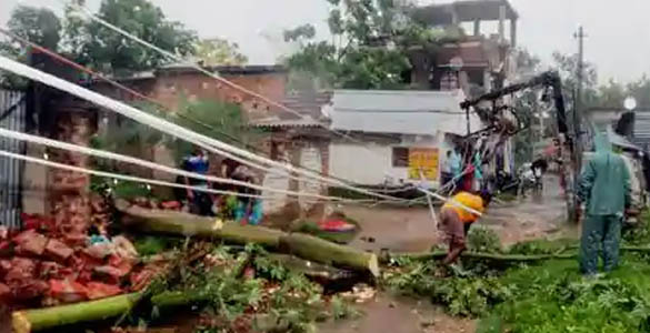 കനത്ത നാശം വിതച്ച് ഉംപുന്‍ ചുഴലിക്കാറ്റ്: ബംഗാളില്‍ 12 പേരും ഒഡിഷയില്‍ 2 പേരും മരിച്ചു