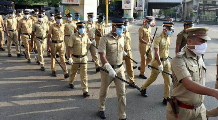 സ്‌പെഷല്‍ ബ്രാഞ്ച് ഒഴികെ എല്ലാ പോലീസ് ഉദ്യാഗസ്ഥരും നാളെ മുതല്‍ സേവന സന്നദ്ധരാകാന്‍ നിര്‍ദ്ദേശം