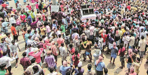 മറുനാടന്‍ തൊഴിലാളികളുടെ മടങ്ങി വരവ്: പ്രതിഷേധവുമായി പായിപ്പാട് നിവാസികൾ