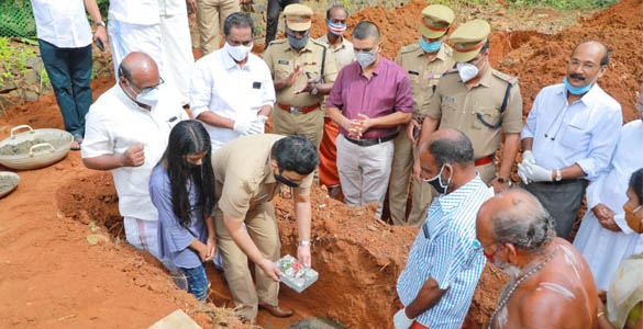 ജനമൈത്രി ഭവനത്തിന് ശിലയിട്ട് പാലാ ജനമൈത്രി പോലീസ്; വീടൊരുങ്ങുന്നത് അതുല്യയ്ക്ക്