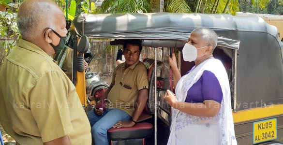 ലതികാ സുഭാഷിന് ചിഹ്നം ഓട്ടോ; പിന്തുണ അറിയിച്ച് ഓട്ടോതൊഴിലാളികള്‍