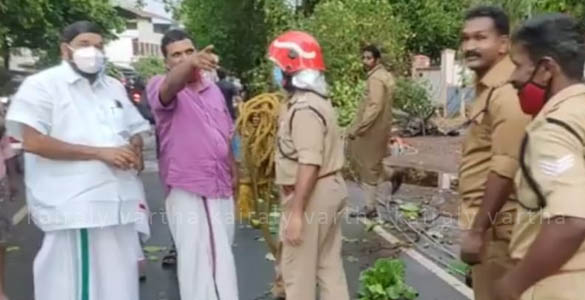 കാറ്റും മഴയും നാശം വിതച്ചു; രക്ഷാപ്രവർത്തനത്തിന് സ്ഥാനാർഥിയും