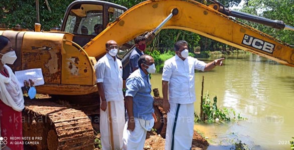 കടുത്തുരുത്തി വലിയ തോട്ടിലെ നീരൊഴുക്ക് സുഗമമാക്കാനുള്ള നടപടികള്‍ക്ക് തുടക്കം