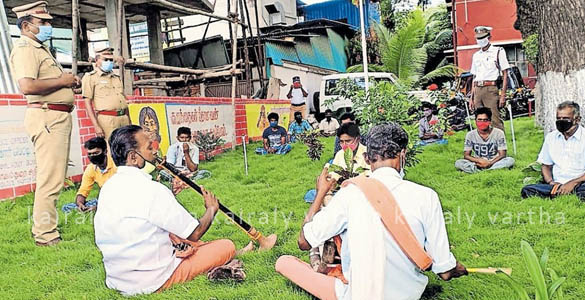 പാട്ടില്‍ കമ്പമില്ലെങ്കിലും കോവിഡ് നിയന്ത്രണങ്ങള്‍ ലംഘിച്ചാല്‍ കമ്പത്ത് പാടേണ്ടിവരും