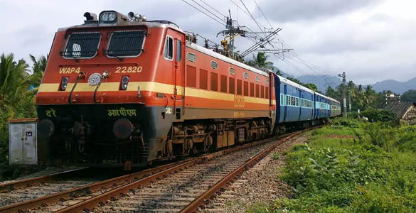 കോട്ടയം കോതനല്ലൂരിൽ ട്രയിൻ തടഞ്ഞ് ട്രാക്കിൽ കിടന്ന് യുവാവിന്‍റെ പരാക്രമം