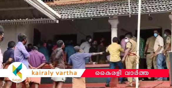 തൊ​ടു​പു​ഴ​യി​ൽ സി​നി​മാ ചി​ത്രീ​ക​ര​ണം: നിയന്ത്രണങ്ങള്‍ പാളി; പ്ര​തി​ഷേ​ധ​വു​മാ​യി നാ​ട്ടു​കാ​ർ