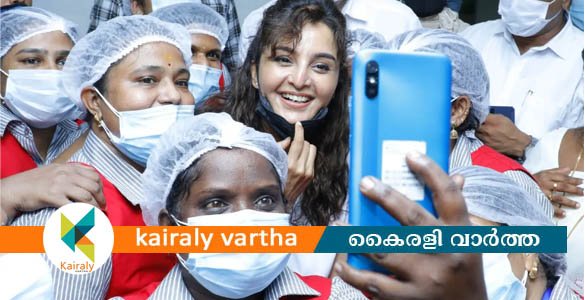 കൊച്ചിയിൽ10 രൂപയ്ക്ക് ഊണ്; സമൃദ്ധി@കൊച്ചി ജനകീയ ഹോട്ടല്‍ മഞ്ജുവാര്യർ തുറന്നു