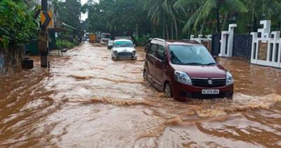 അ​പ്പ​ര്‍ കു​ട്ട​നാ​ട് വെ​ള്ള​ത്തി​ൽ: ഏഴ് പഞ്ചാ​യ​ത്തു​ക​ള്‍ പൂ​ര്‍​ണ​മാ​യും മു​ങ്ങി; ജ​ന​ങ്ങ​ള്‍ ​ഭീ​തി​യി​ല്‍