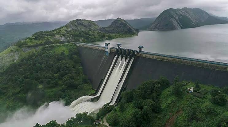 നീ​രൊ​ഴു​ക്ക് കു​റ​ഞ്ഞു; ഇ​ടു​ക്കി ഡാ​മി​ന്‍റെ ര​ണ്ട് ഷ​ട്ട​റു​ക​ൾ അ​ട​ച്ചു