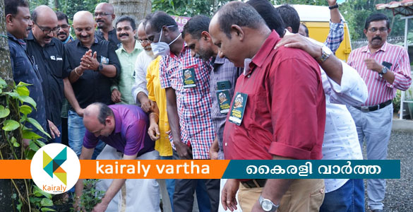 മുപ്പത്തേഴ് വര്‍ഷത്തിനുശേഷം കണ്ടുമുട്ടിയ സഹപാഠികള്‍ 37 തൈകള്‍ നട്ട് ഓര്‍മ്മ പുതുക്കി