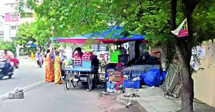 കൊ​ച്ചി ന​ഗ​ര​ത്തി​ൽ വ​ഴി​യോ​ര ക​ച്ച​വ​ട​ത്തി​ന് നി​യ​ന്ത്ര​ണം ഏർപ്പെടുത്താൻ ഹൈക്കോടതി നിർദേശം