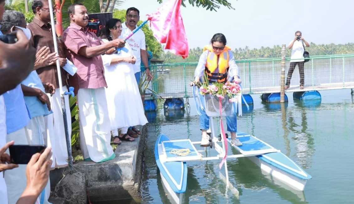 പാലാക്കരി അക്വാ ടൂറിസം സെന്ററിൽ വാട്ടർ സൈക്കിളിൽ സവാരി നടത്താം