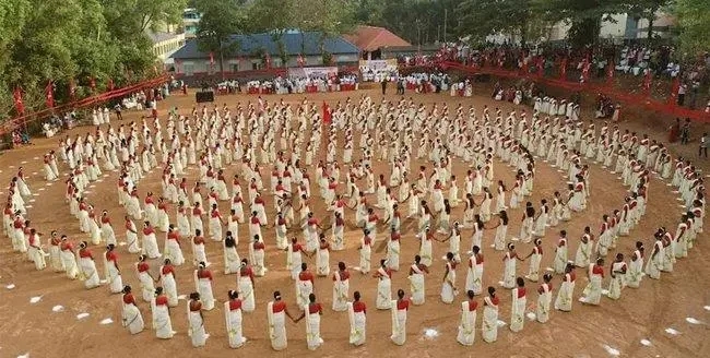 മെ​ഗാ തി​രു​വാ​തി​ര: പാ​ട്ട് പി​ണ​റാ​യി സ്തു​തി അ​ല്ലെ​ന്ന് ര​ച​യി​താ​വ് കെ.​വി.​പി ന​മ്പൂ​തി​രി