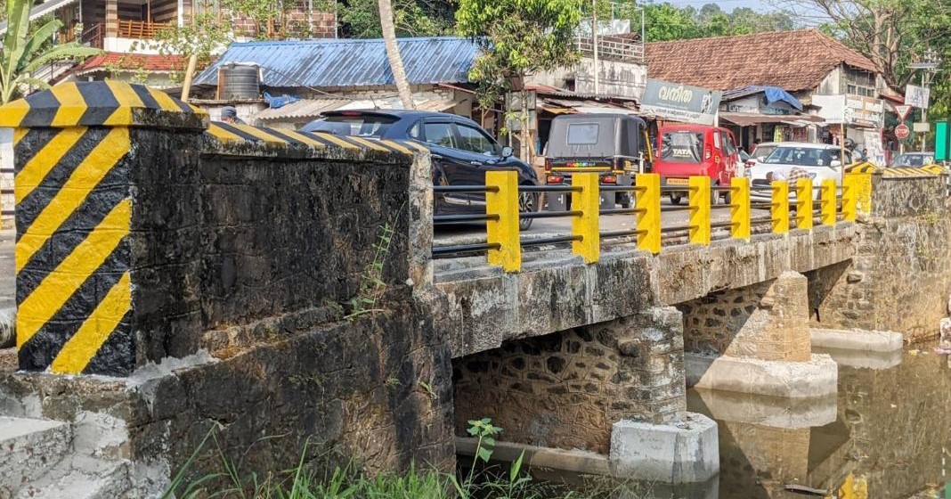 പ്രളയത്തിൽ തകർന്ന ഇരുപത്താറാം മൈൽ പാലം ഗതാഗതത്തിന് തുറന്നു കൊടുത്തു