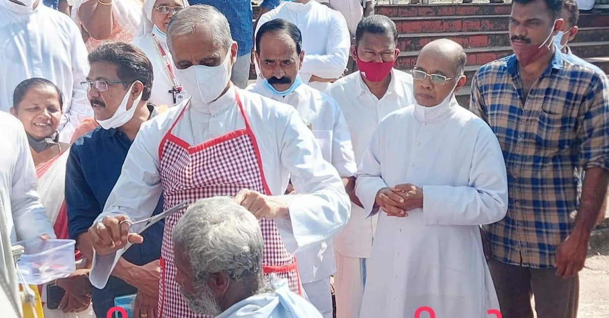 തെരുവിൻ്റെ മക്കളുടെ മുടി വെട്ടി കുളിപ്പിച്ചൊരുക്കി പാലാ രൂപതാ സഹായമെത്രാന്‍