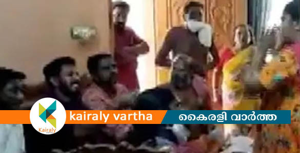 കെ റെയില്‍ വിശദീകരണം; ഭവന സന്ദര്‍ശനത്തിനെത്തിയ എംഎല്‍എയോട് കയര്‍ത്ത് നാട്ടുകാർ