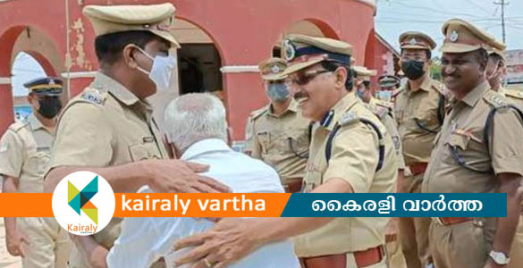 അപൂർവ യാത്രയയപ്പ്: ജയില്‍ മേധാവിയ്ക്ക് വിങ്ങലോടെ യാത്ര നല്‍കി തടവുകാര്‍