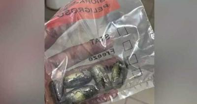 വ​യ​റി​നു​ള്ളി​ൽ ഒ​ളി​പ്പി​ച്ച് ല​ഹ​രി​മ​രു​ന്ന് ക​ട​ത്ത്: പുറത്തെടുത്ത് കസ്റ്റംസ്; ഒ​രാ​ൾ പി​ടി​യി​ൽ