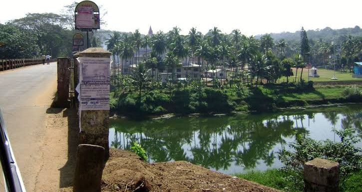 പാലാ ചേർപ്പുങ്കൽ പാലത്തിൽ വാഹനഗതാഗതം പൂർണമായി നിരോധിച്ചു