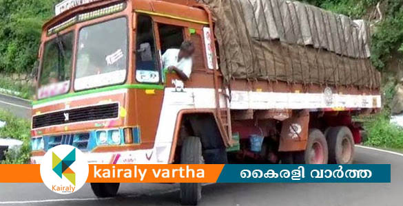 വിജിലന്‍സ് മിന്നല്‍ പരിശോധന: 38 ലോ​റി​ക​ൾ പി​ടി​ച്ചെ​ടു​ത്തു; പ​ത്തു​ല​ക്ഷം രൂ​പ പി​ഴ ഈ​ടാ​ക്കി