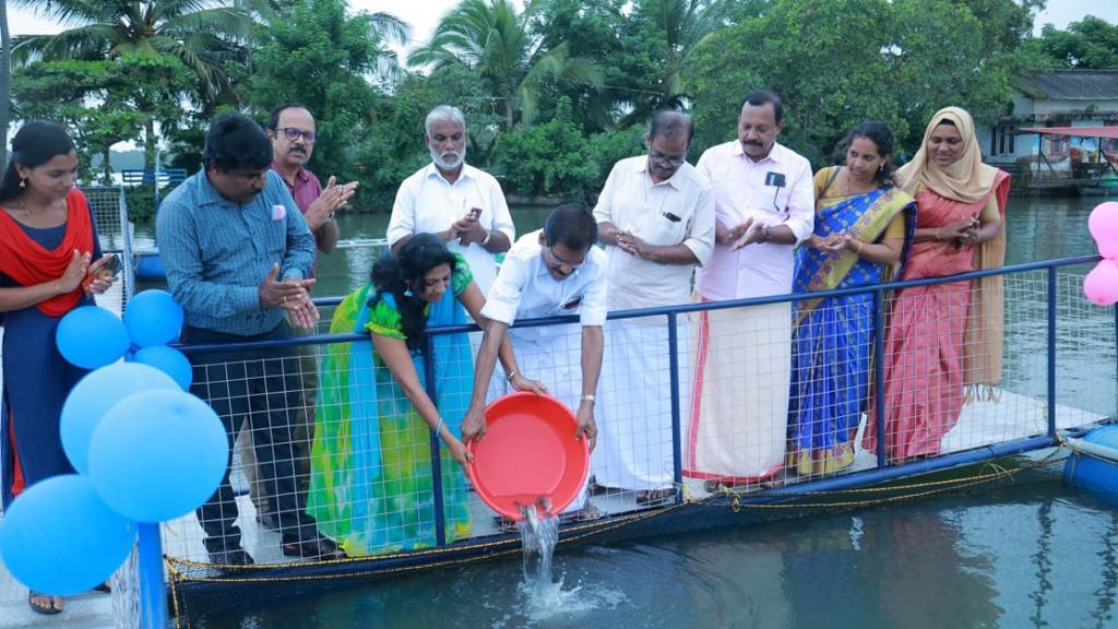 പാലാക്കരി ഫിഷ് ഫാമില്‍ കാളാഞ്ചി മത്സ്യകൂട് കൃഷിയും ഫ്‌ളോട്ടിങ് റസ്റ്റോറന്റും ആരംഭിച്ചു