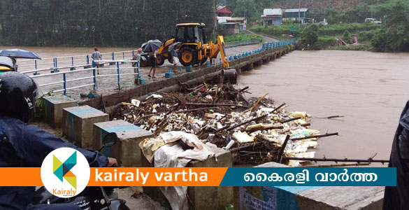 നദികൾ കരകവിഞ്ഞു: കൂട്ടിക്കലിൽ ഒരാൾ ഒഴുക്കിൽപെട്ടു; പാലങ്ങളും റോഡുകളും വെള്ളത്തിനടിയിൽ