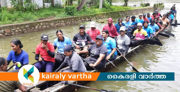 പുന്നമടക്കായലിൽ തുഴയെറിഞ്ഞു നേട്ടം കൈവരിക്കാൻ പൊലീസിന്‍റെ പെൺപടയും