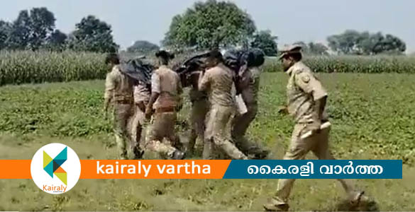 17 കാരിയുടെ നഗ്നശരീരം വഴിയരികിൽ കണ്ടെത്തി: യോഗി സർക്കാരിനെ വിമർശിച്ച് കോൺഗ്രസ്