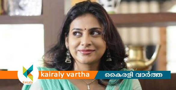 നടി അന്ന രേഷ്മ രാജനെ ടെലികോം കമ്പനിയുടെ ഓഫീസിൽ പൂട്ടിയിട്ടതായി പരാതി