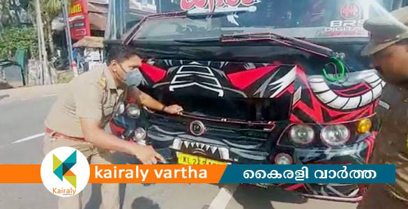 റാന്നിയിൽ നിന്ന് കുട്ടികളുമായി ടൂർ പോയ ടൂറിസ്റ്റ് ബസ് ആർടിഒ സ്‌ക്വാഡ് പിടികൂടി