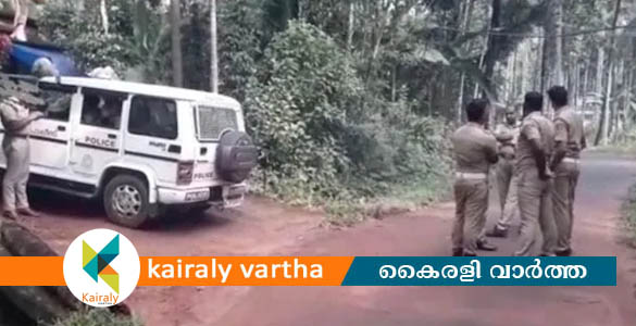 ലൈംഗിക ചൂഷണം: മന്ത്രവാദിയുടെ ആശ്രമത്തിലെത്തിയ വാഹനങ്ങൾ നാട്ടുകാർ തകർത്തു